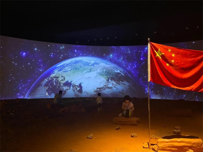 1000㎡超大空間、44*8米巨型弧幕 SEEMILE助力中國(guó)航天官方藝術(shù)特展